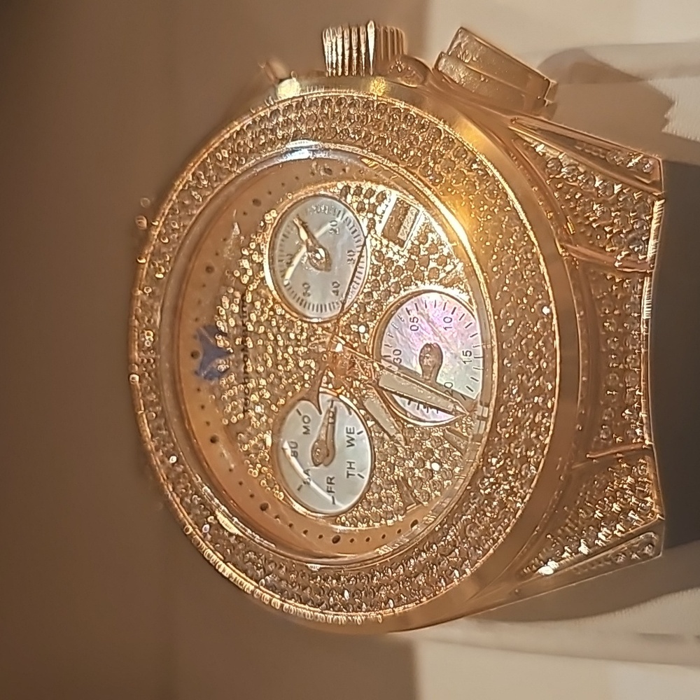 TechnoMarine Women's Rose gold watch - Picture 3 of 17
